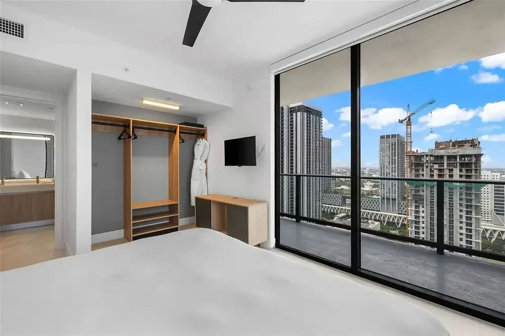 Luxury 2br-2bth Balcony Pool