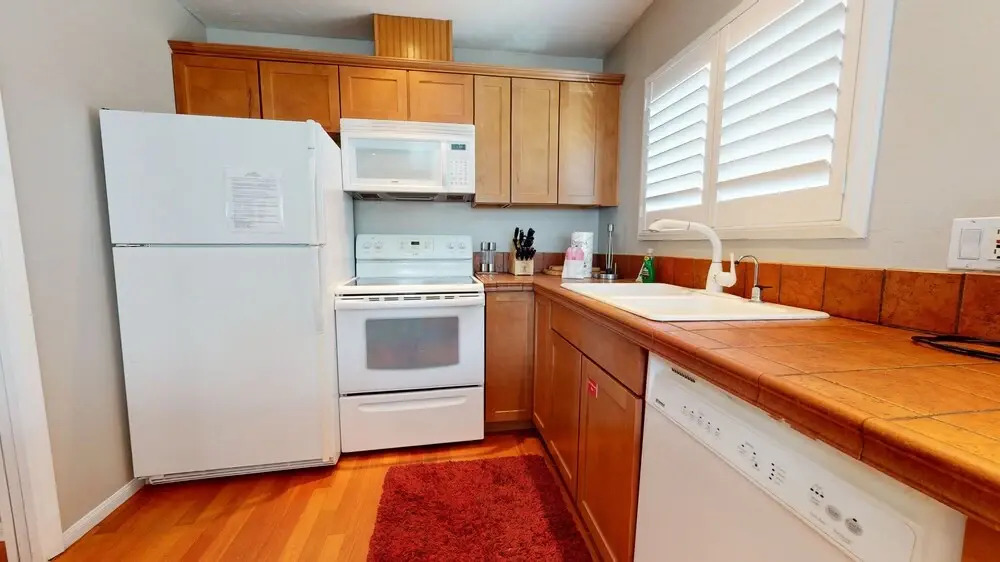 Sierra Manors 8 Pet-Friendly, Short Walk to the Shuttle, Spacious, Centrally Located by RedAwning