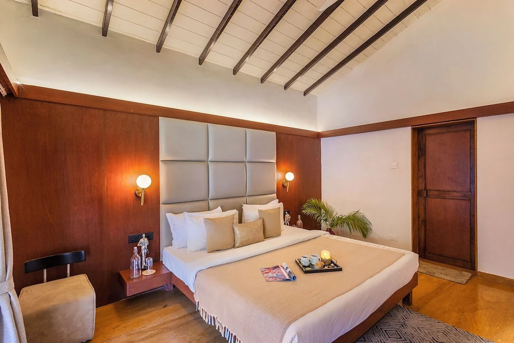 ELIVAAS Lush Villa 6BHK Pet-Friendly