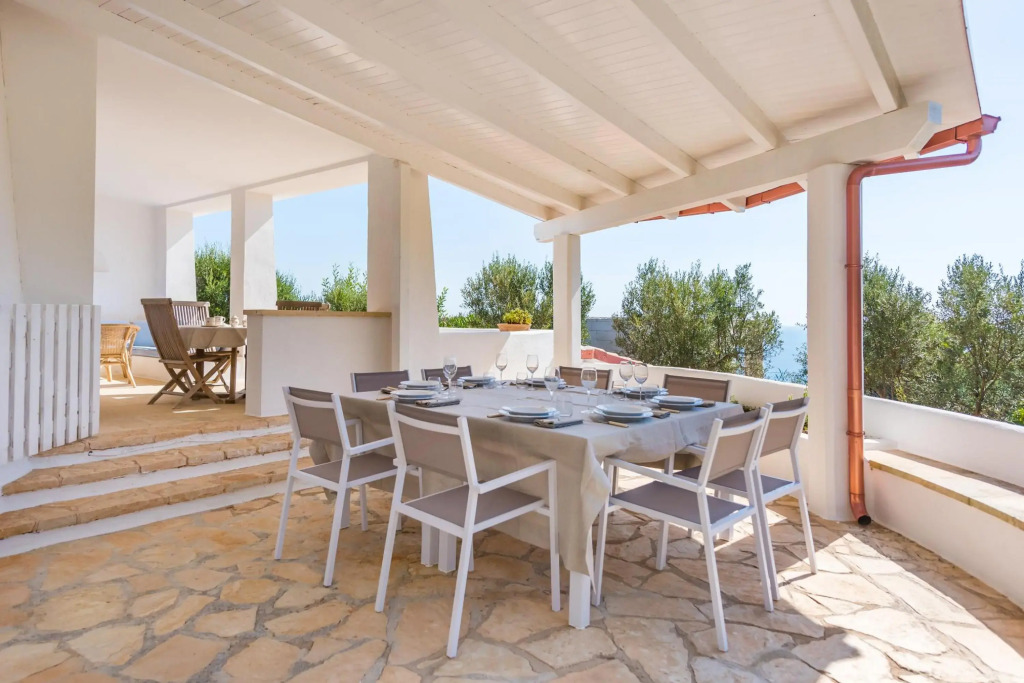 Beautiful Seaside Villa with Pool