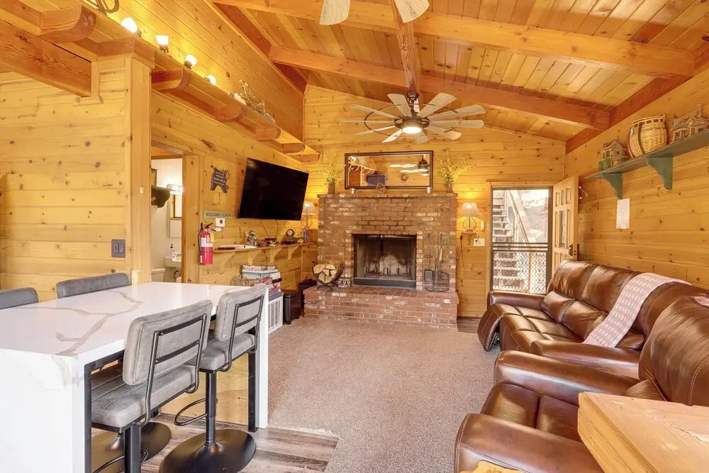 1 Mi to Skiing: Mtn-view Cabin in Big Bear Lake