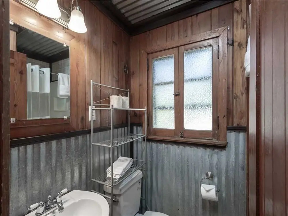 Tiny Two, 2 Bedrooms, Midtown, Sleeps 4