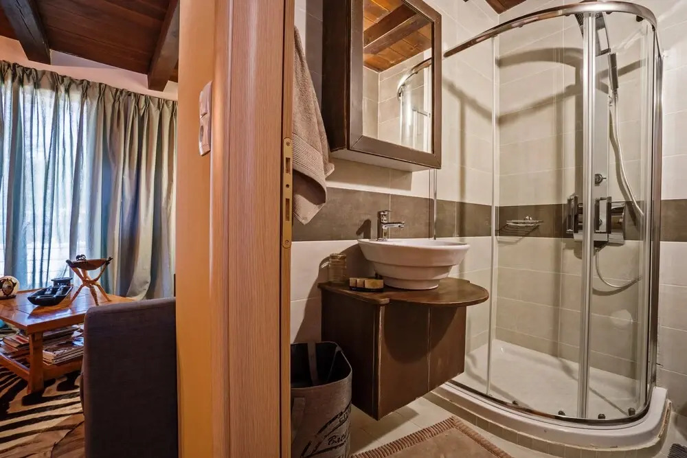Dreamcatcher Villa Outdoor Indoor Pool hot tub
