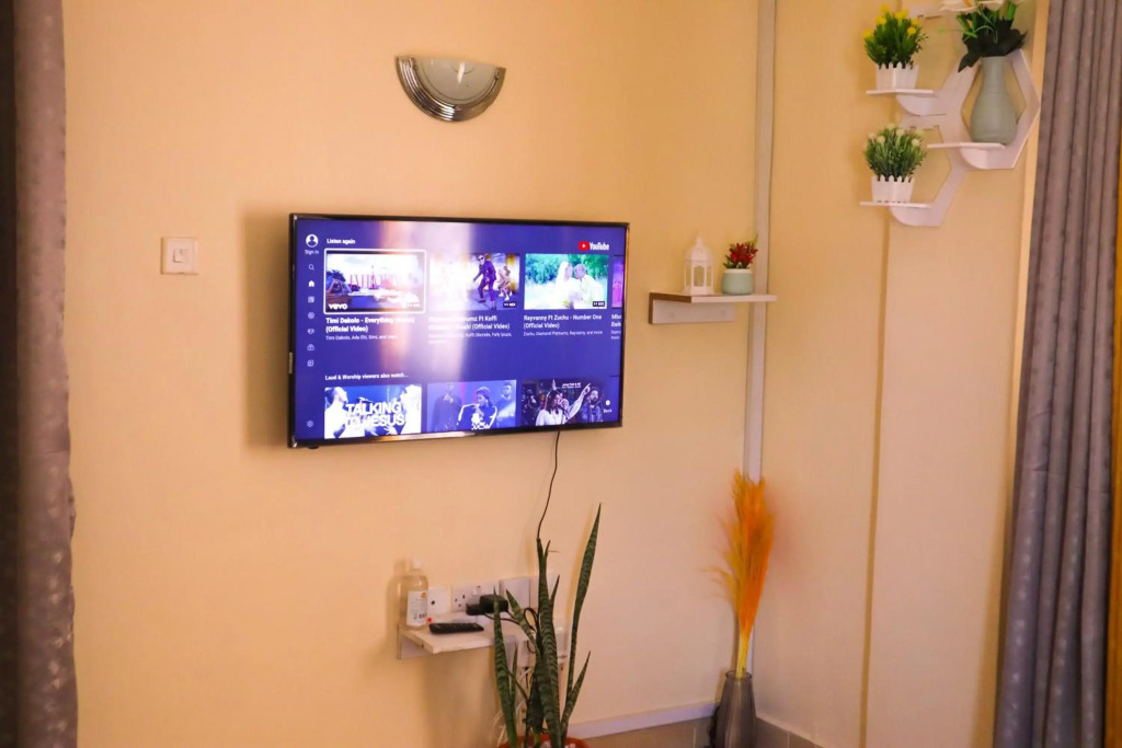 Tom Mboya Estate - Fast WI-FI, Netflix and Parking 1Br Apartment in Kisumu Town