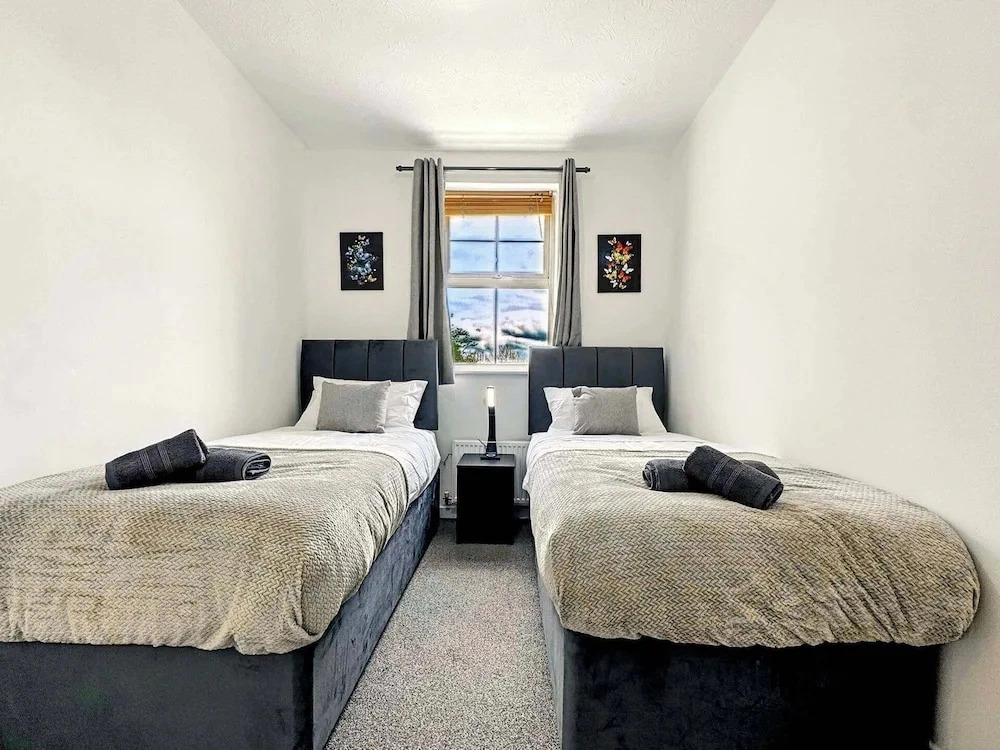 Oakwood House 6 Bed 11 Sleeps Garden-free Parking