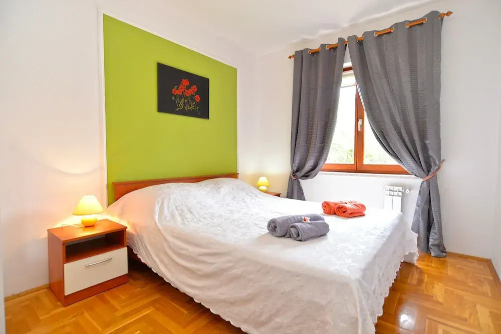 Apartment 739