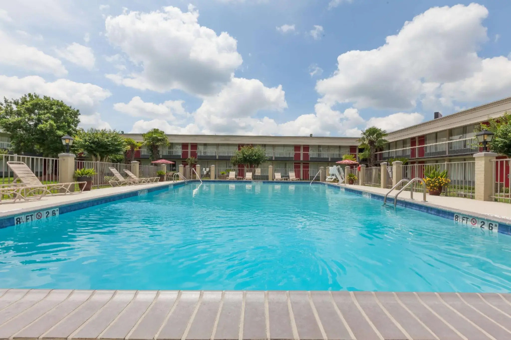 Iberia House & Suites