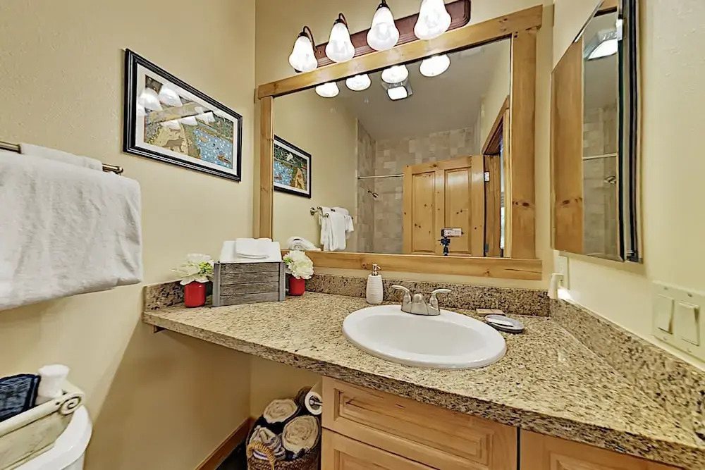 10917cin 2 Bedroom Condo