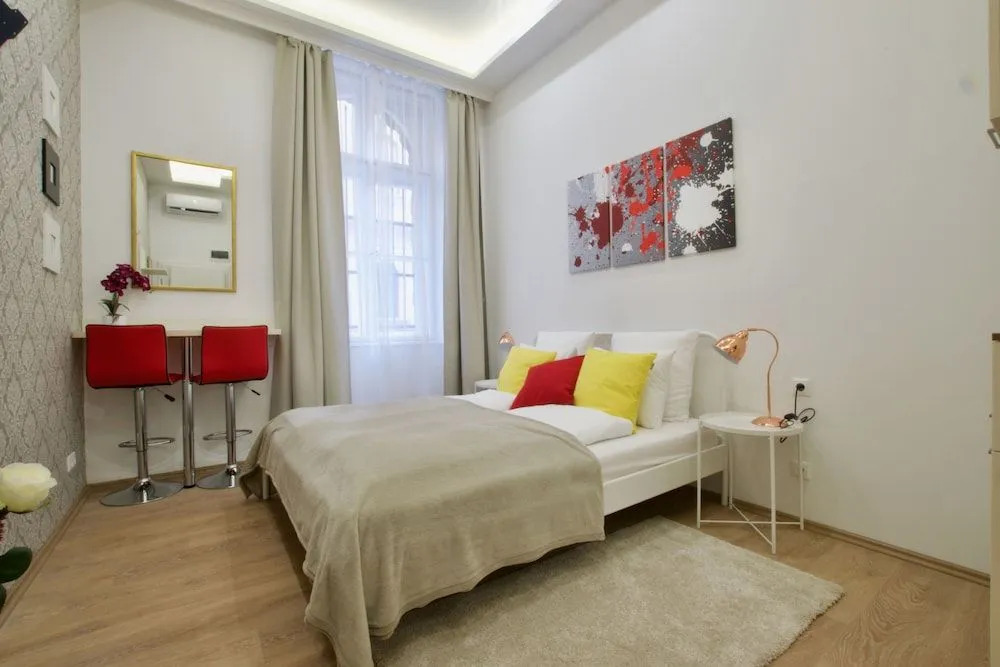 St King 11 Rooms by Staymood Holidays