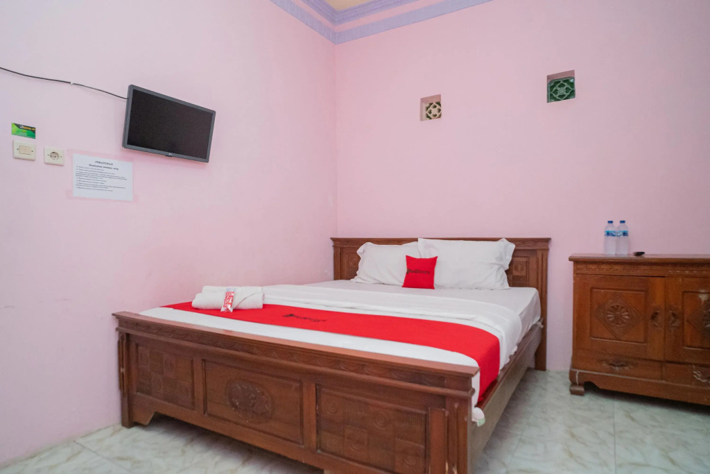 RedDoorz Syariah near Predator Fun Park Batu 2