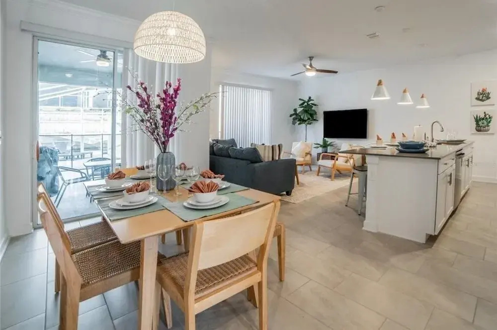 Stunning 4 Bed Townhome With Splash Pool-1160ks 4 Bedroom Townhouse