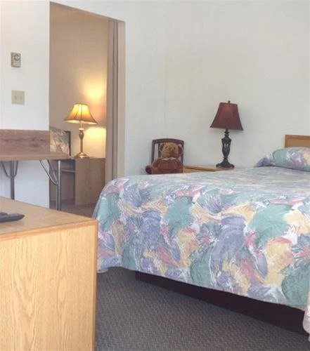 Wanakena Motel