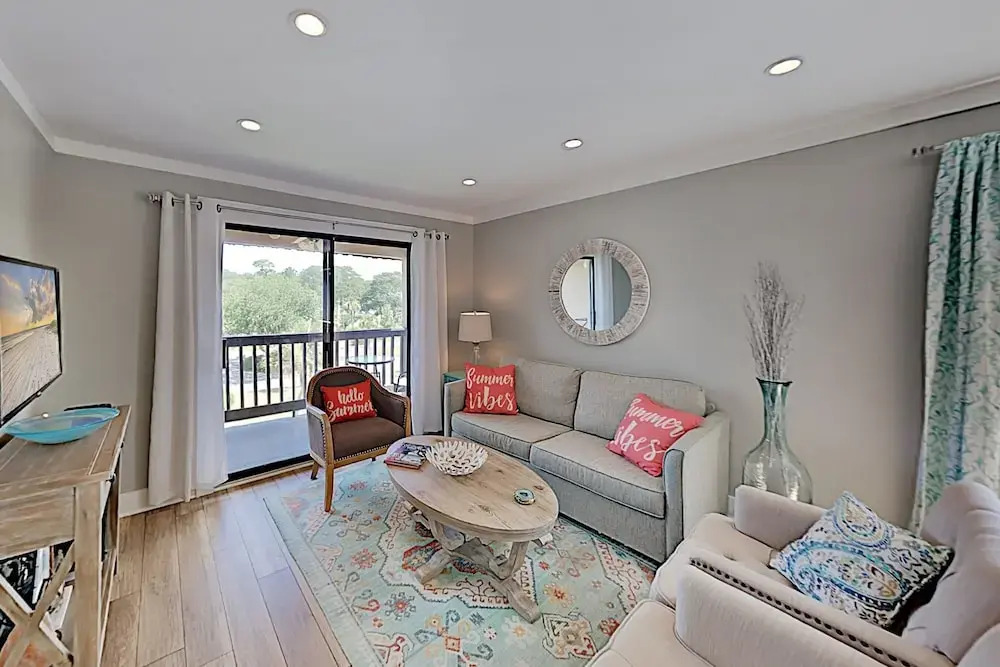 Stylish W/ Pools, Tennis - Steps To Sand 2 Bedroom Condo