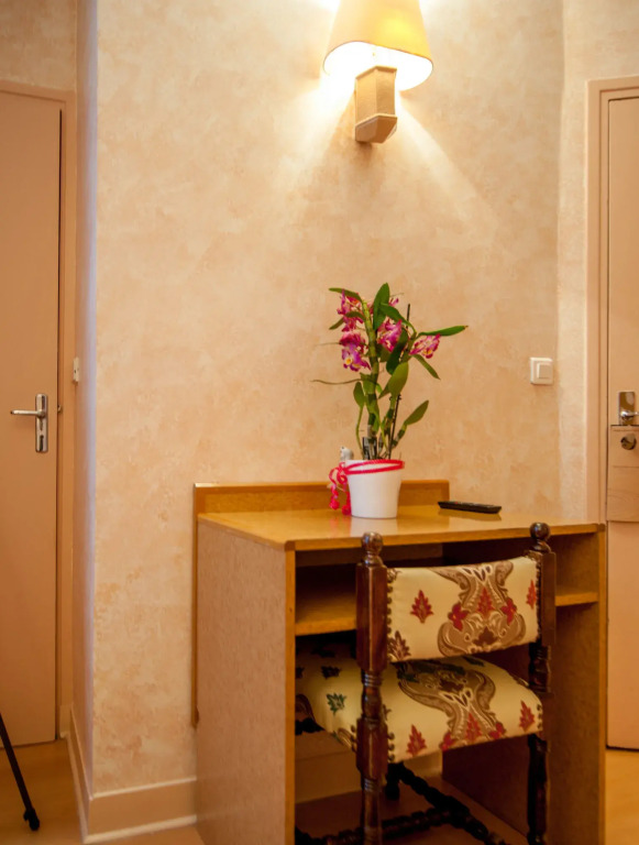 Hotel Leonard De Vinci 75011