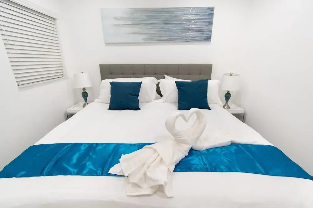 Stylish 1BR W Parking Space & Near the Beach 1