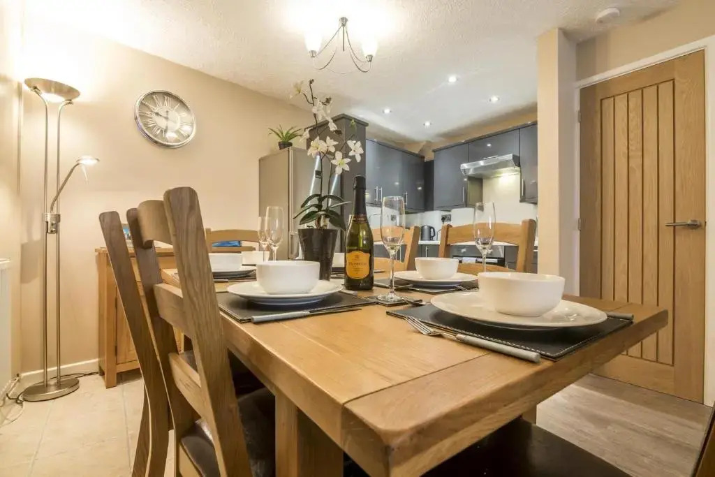 Harry's - 2 Bedroom Holiday Home - Tenby