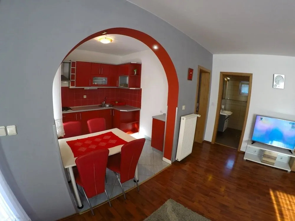 Apartments and Rooms Rea