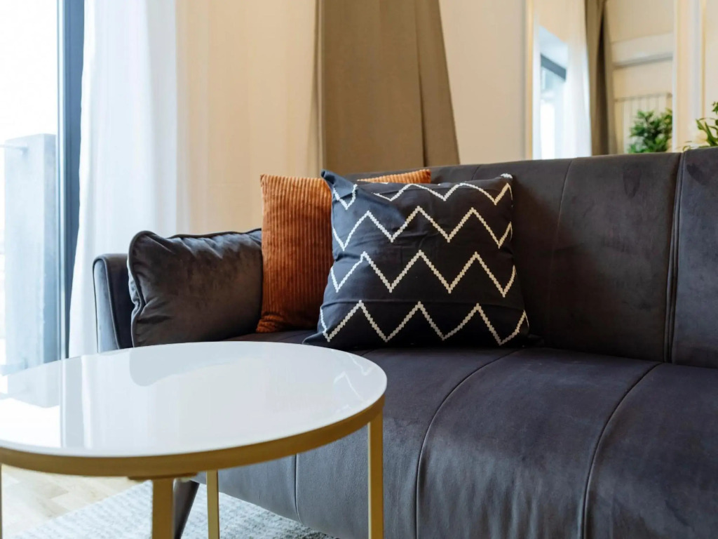 Sunny 2BR Flat - Top Location - Amazing Balcony