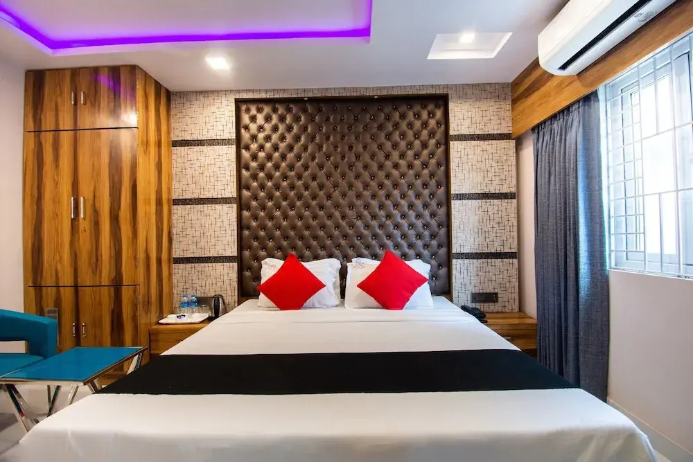 Capital O 60412 Hotel Orion Crystal