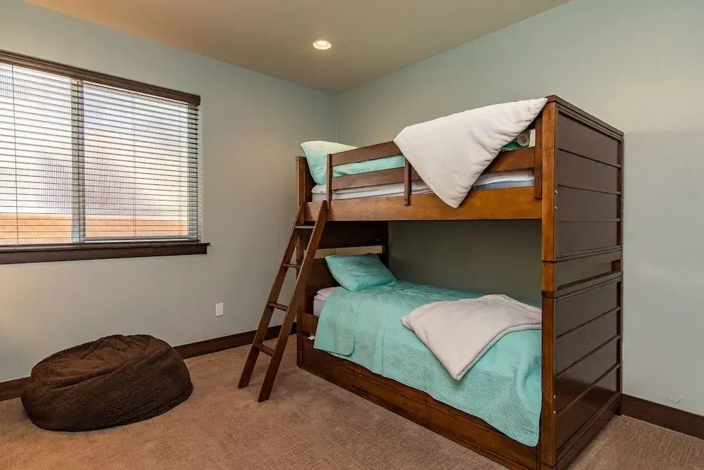 1310 Omalley Dr Home - 4 Br home by RedAwning