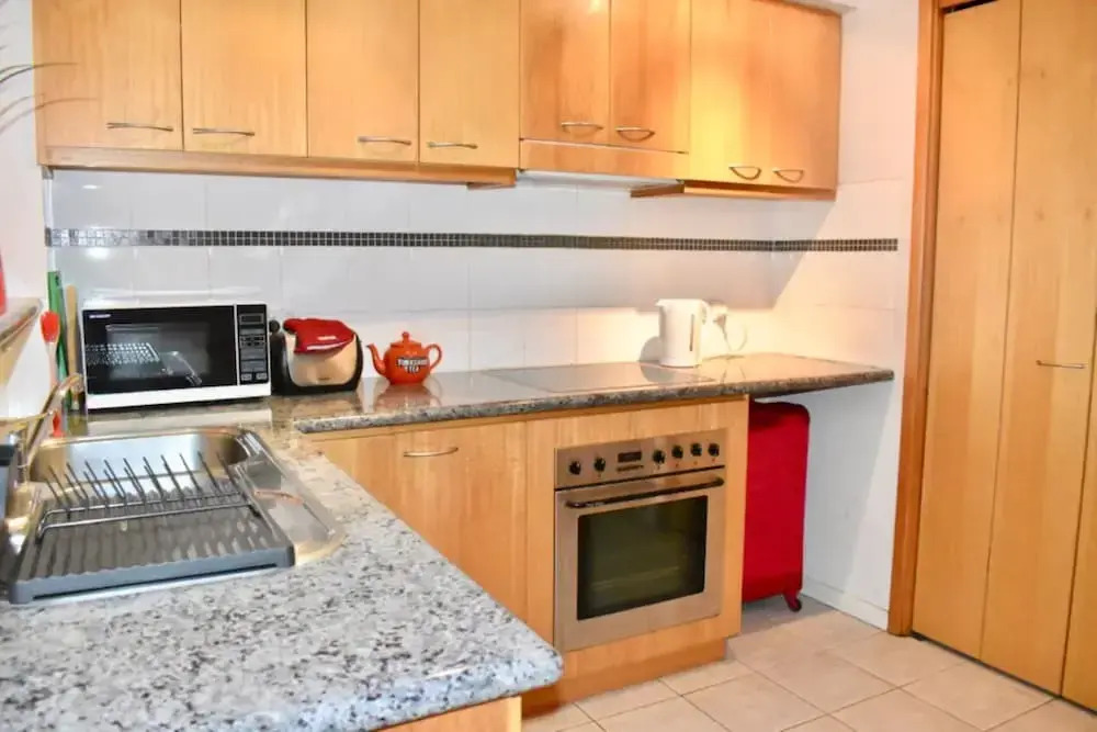 Convenient City Apartment with Pool Gym and Tennis Court