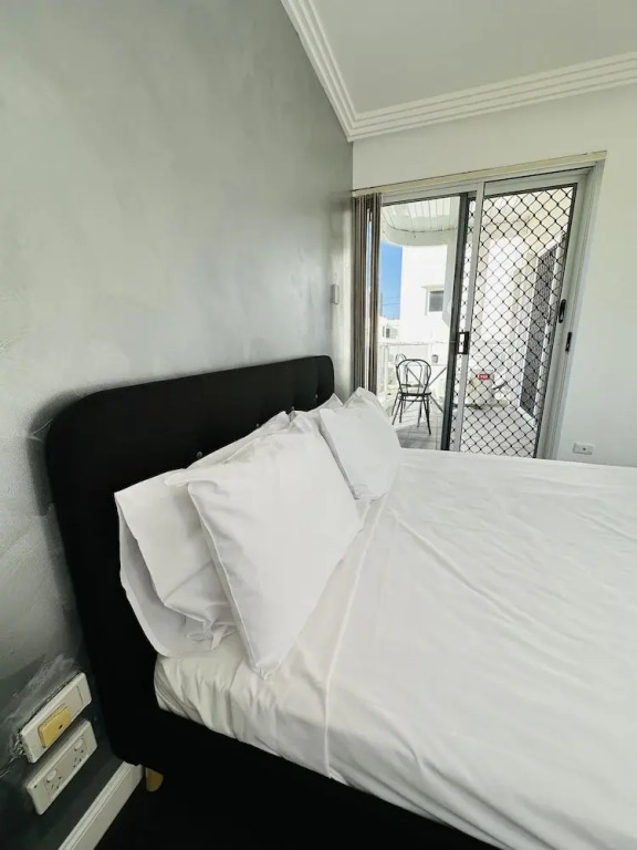 Modern Apartment in Chevron Island