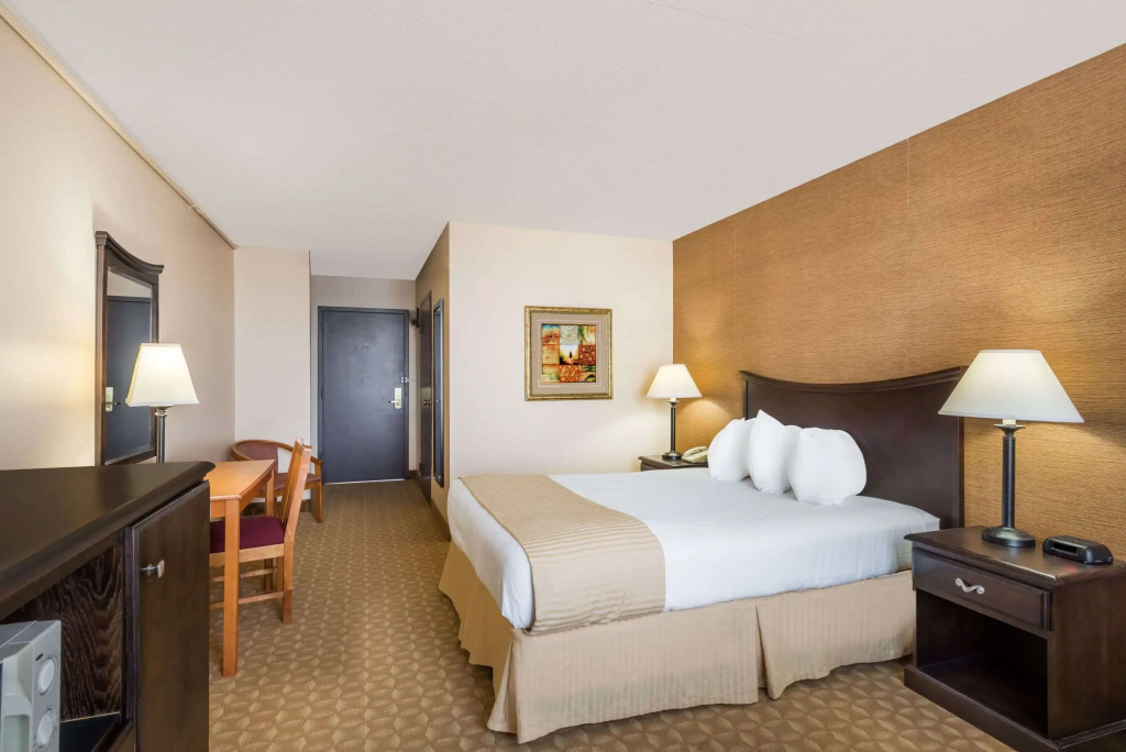 Ramada by Wyndham Watertown Thousand