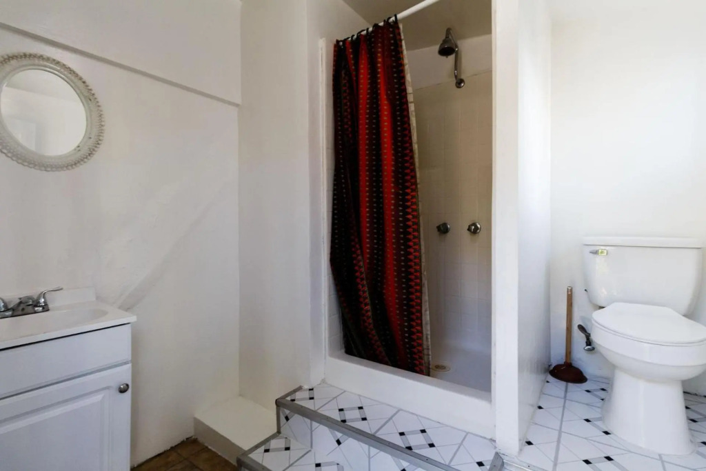 Los Angeles 3 Bedroom Charmer with Large Guest House