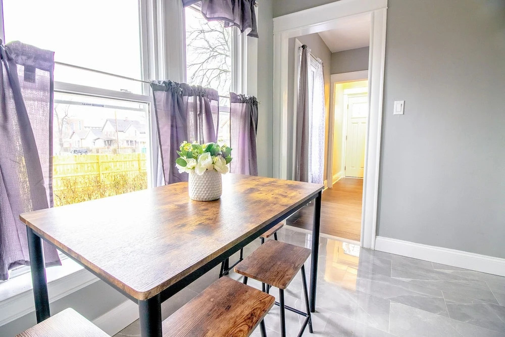 Cozy 1 bedroom Apartment Sleeps 4