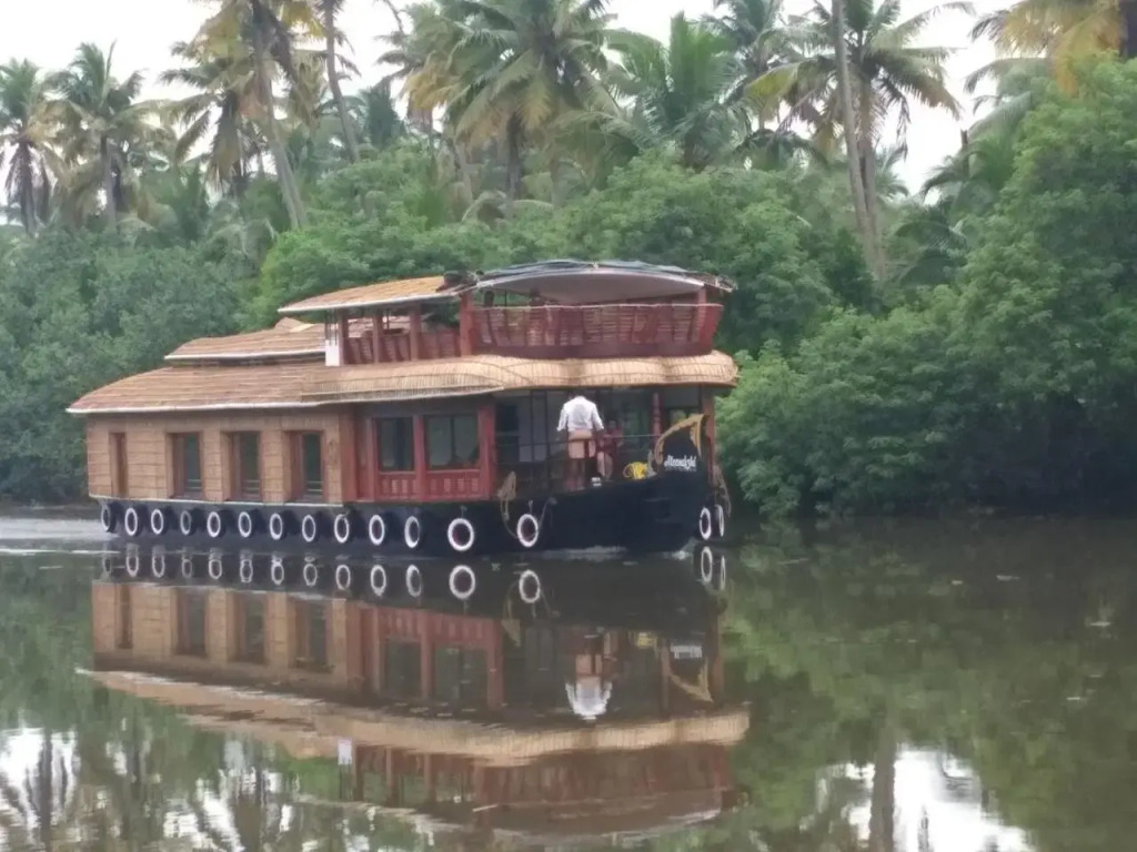 Mango Kerala Houseboats