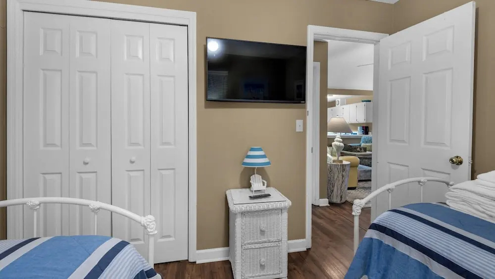 Pet Friendly on Canal in Old Seagrove - Next to Seaside & 3 Blocks to Beach!