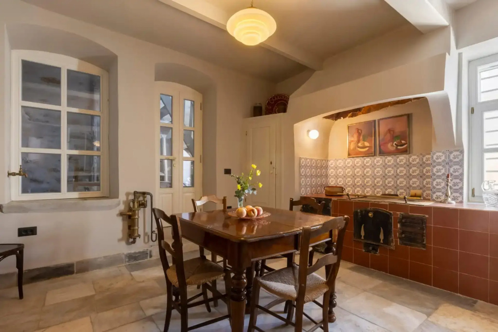 6 Roosevelt Str