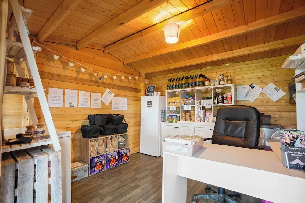 Glamp and Tipple Ltd