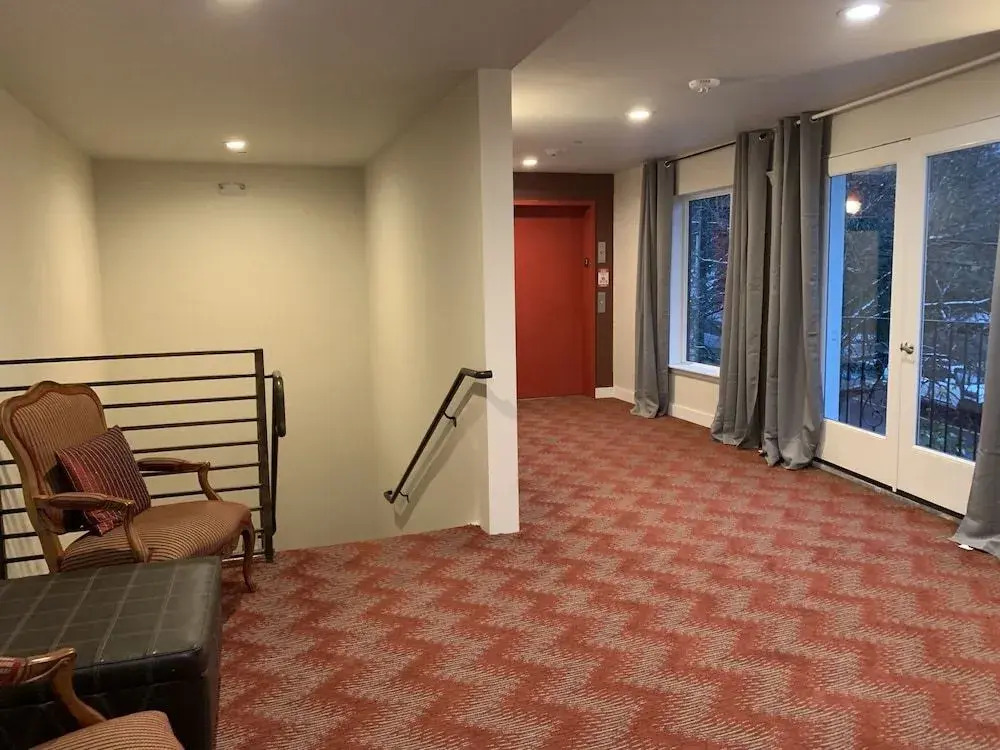 Lakeview Hotel