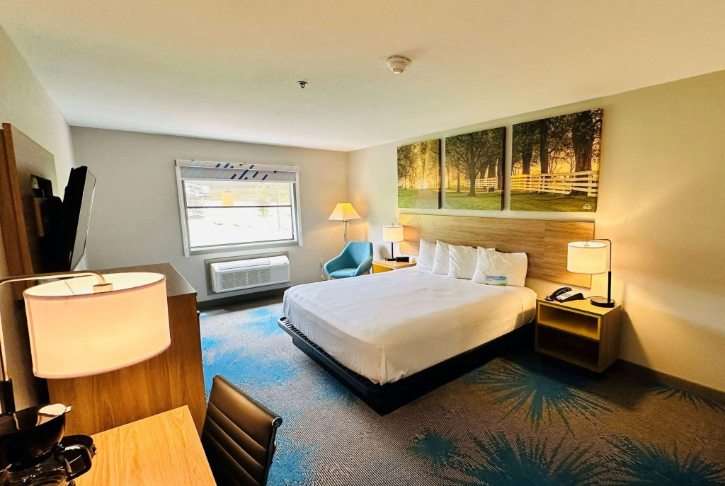 Days Inn & Suites by Wyndham Wynne
