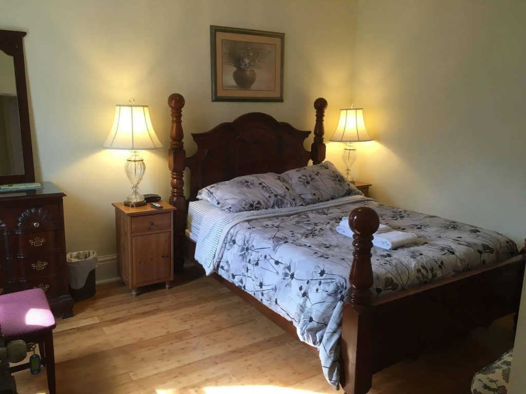 Toronto Garden Inn Bed & Breakfast