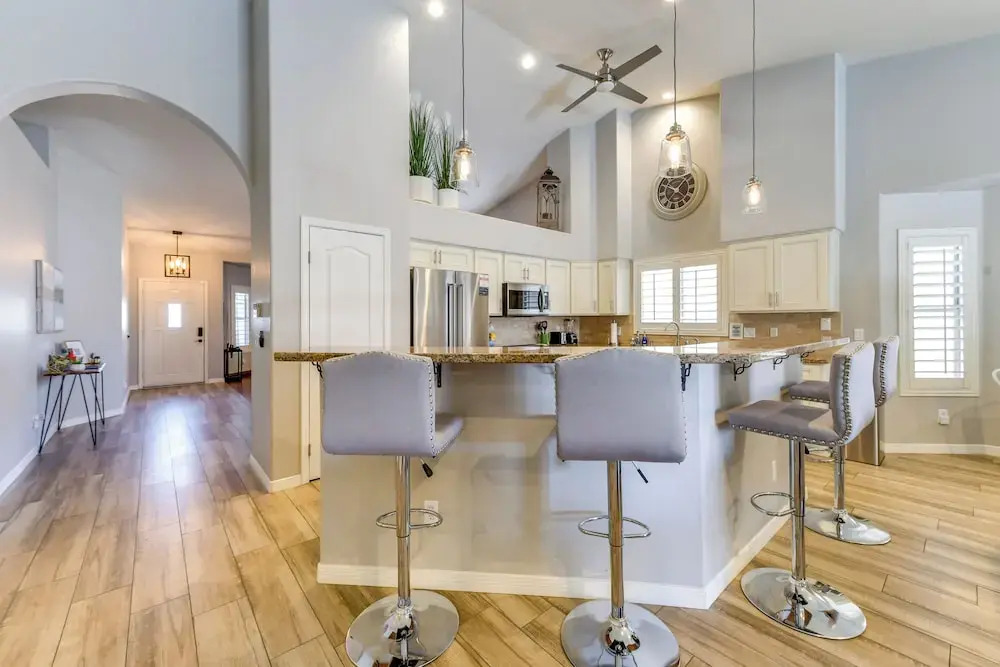 Relax Poolside & Golf: Family Gem in North Phoenix