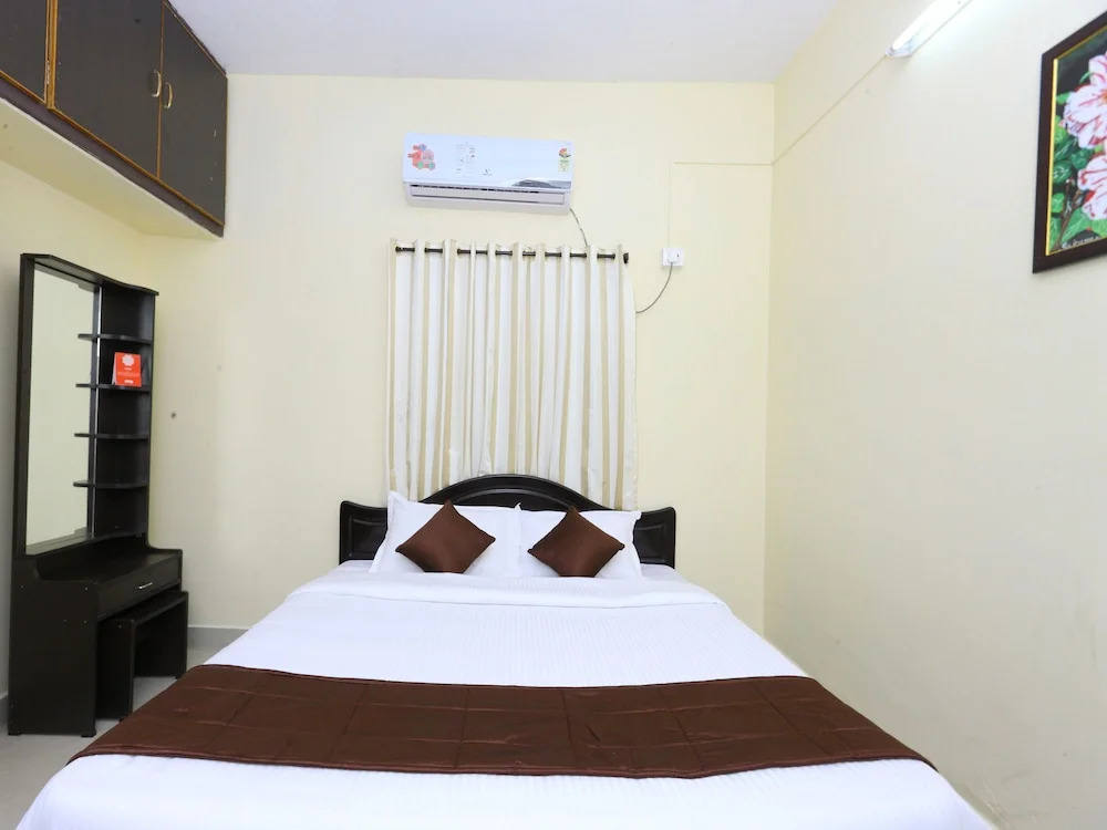 OYO 11094 Rallapalli Service Apartments