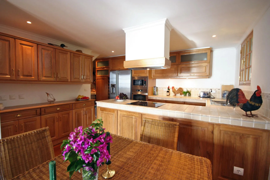 Lovingly restored old villa, heated pool, garden, sea views | Quinta Girassol
