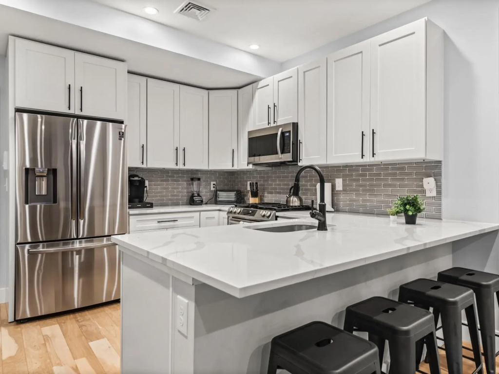 Luxury 2BD/2BA Near Logan Airport and T station