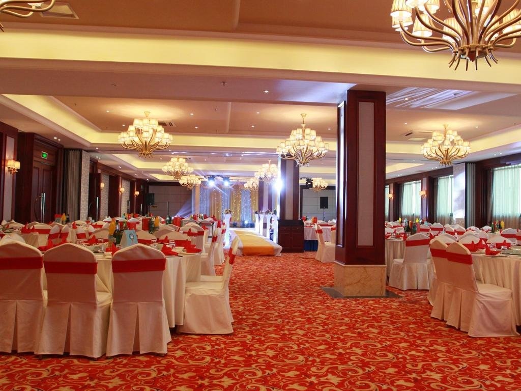 Four Seasons Fashion Hotel (Yongkang South Railway Station Xijinqiao Pedestrian Street)