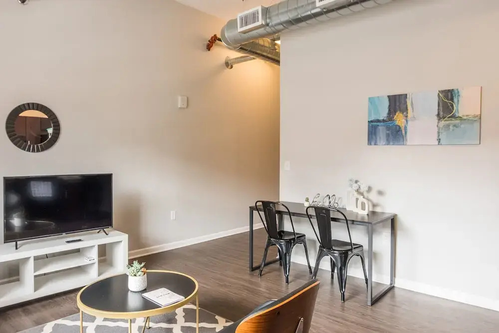 FRONTDESK 915 Broadway Apts Downtown Kansas City
