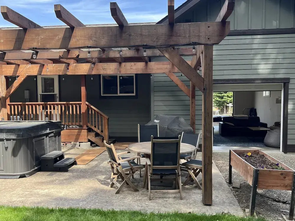 Mountain Retreat With Hot Tub, Game Room And Yard 3 Bedroom Home