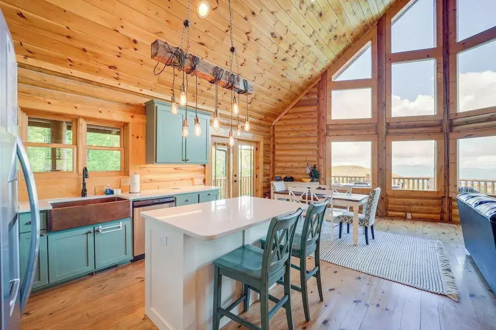 Stunning Cabin w/ Fire Pit in Banner Elk!