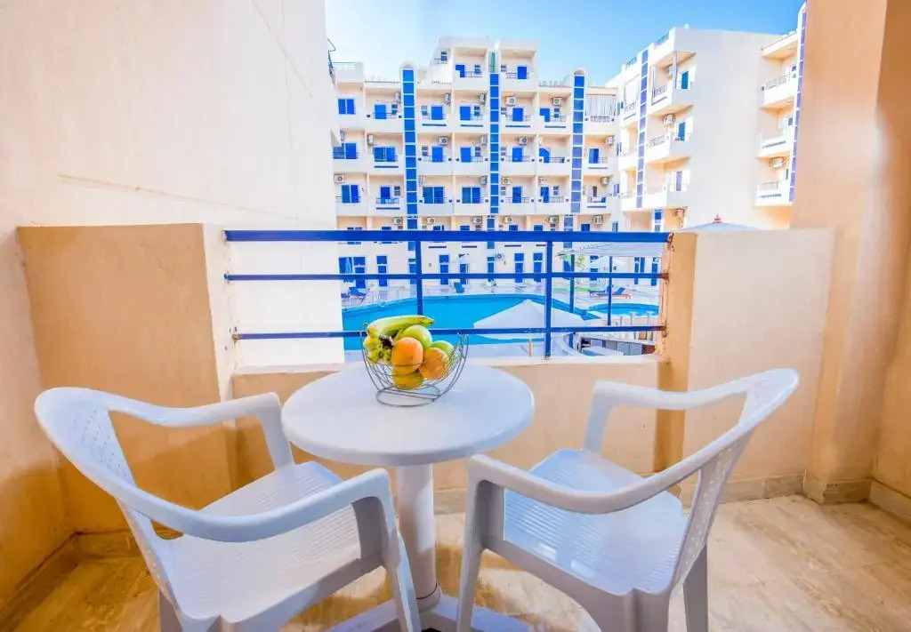 Pool View With Balcony Near El Gouna - 2x Large Pools & Kitchen - EU Standards - Tiba Resort E4