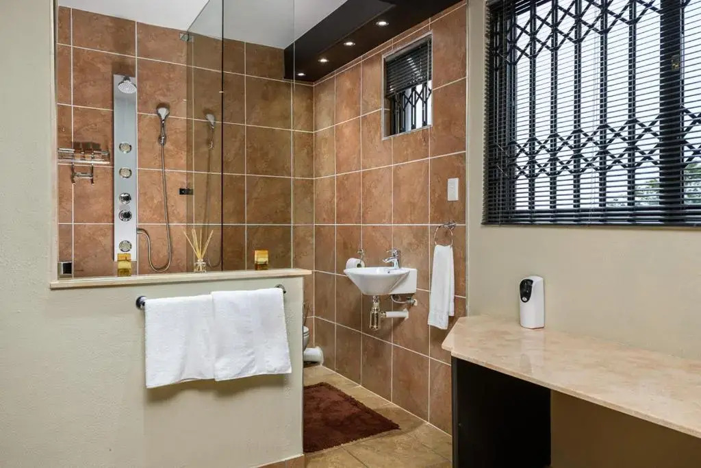 Ya Rona Sea View -5 Bedroom Ramsgate Holiday Home KRB1
