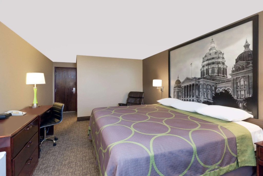 Super 8 by Wyndham Carroll