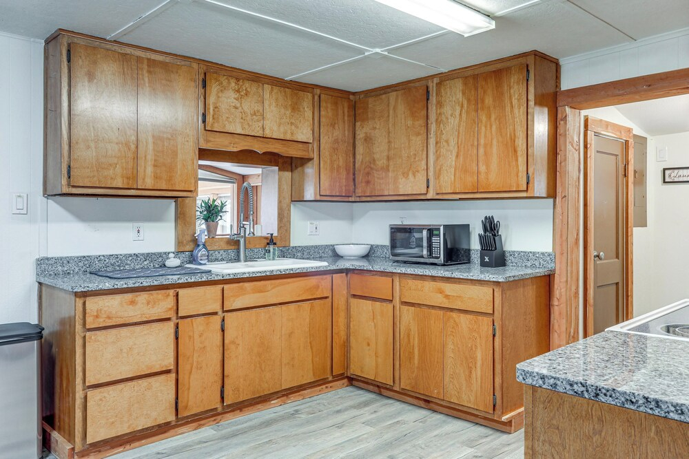 1/2 Mi to State Park! Riverfront Ozarks Retreat