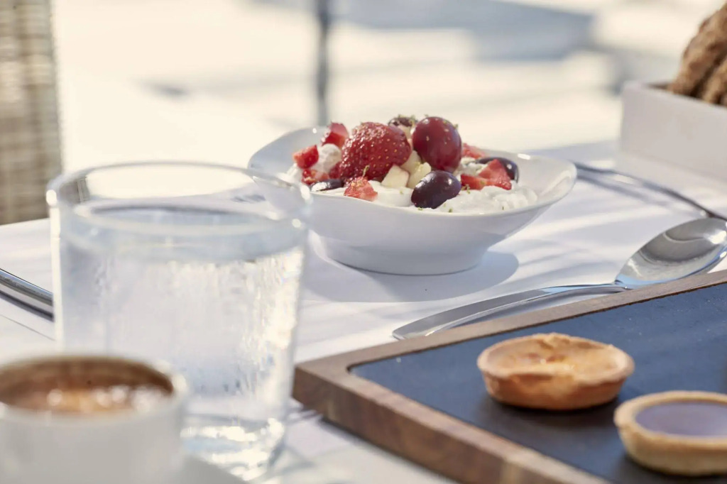 Mr and Mrs White Paros Suites & More
