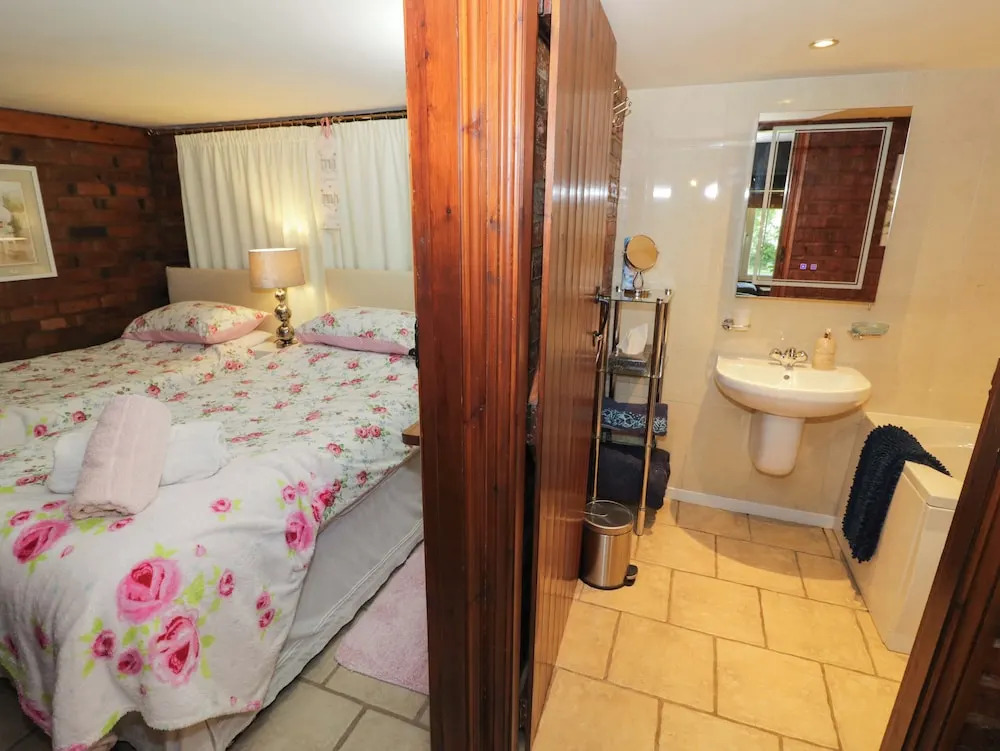 Severn Bank Lodge